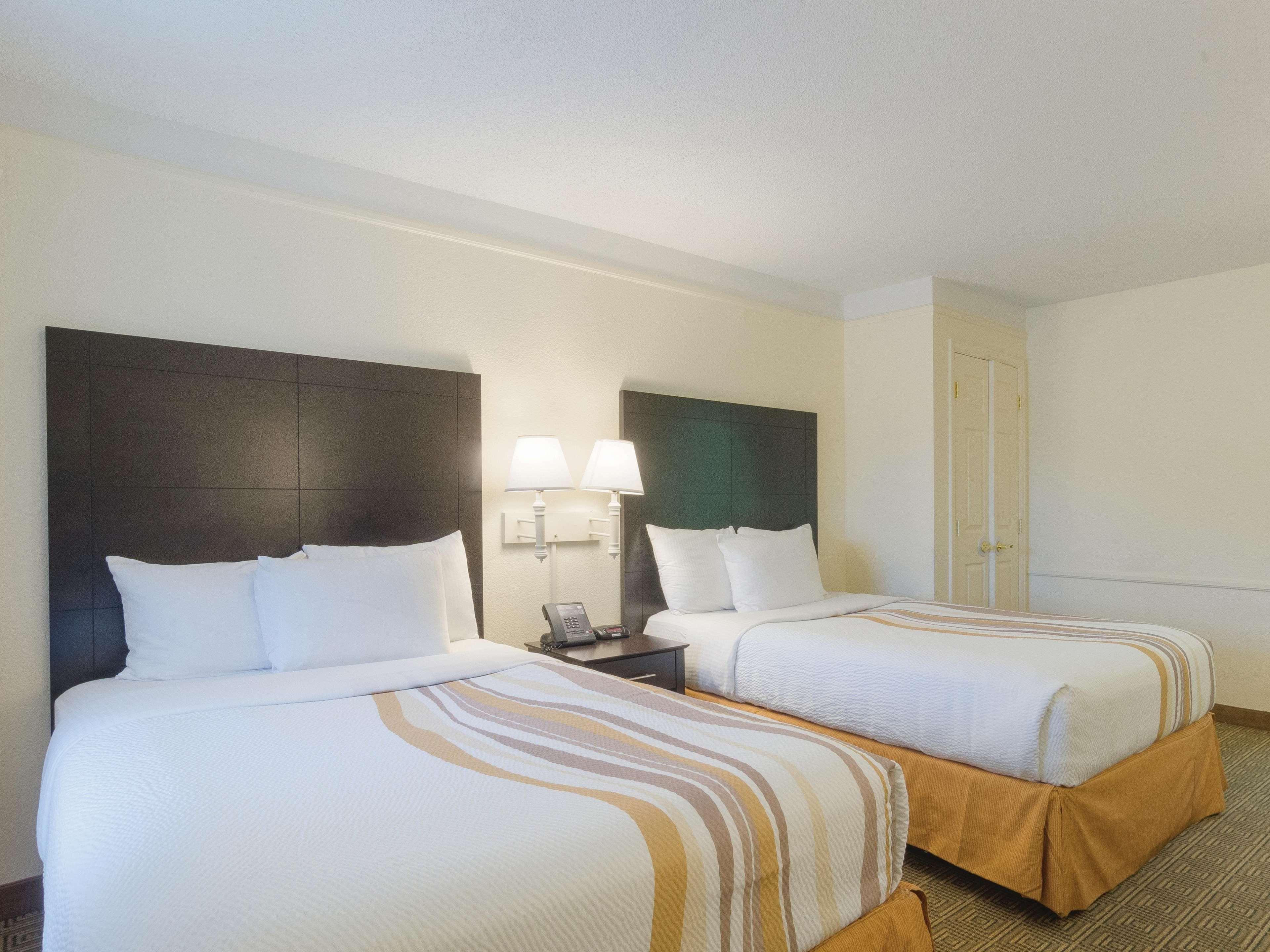 La Quinta Inn By Wyndham Denver Cherry Creek Exterior photo
