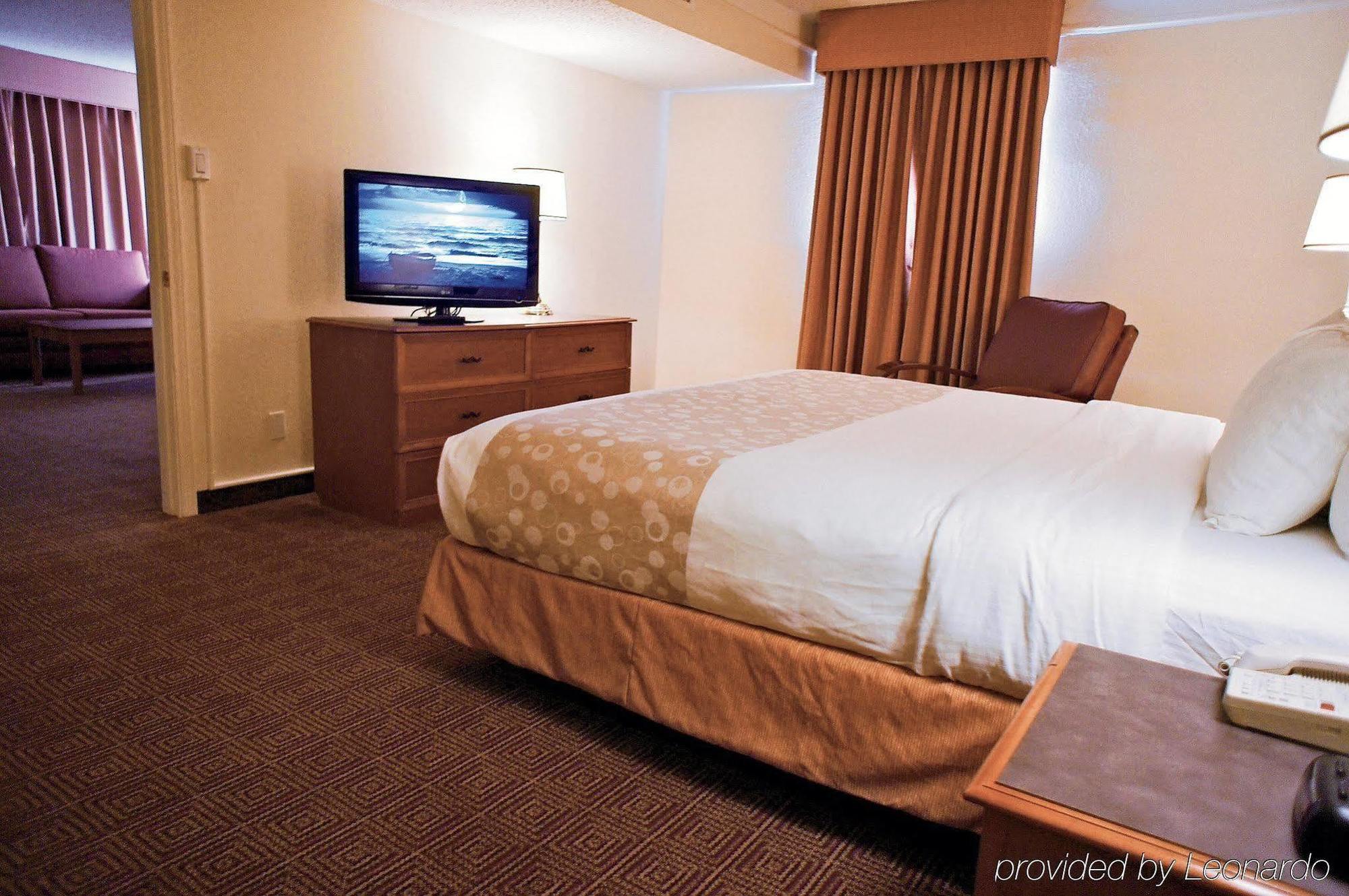 La Quinta Inn By Wyndham Denver Cherry Creek Exterior photo